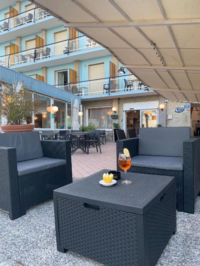 Hotel Svizzera Арма ди Таджия Екстериор снимка